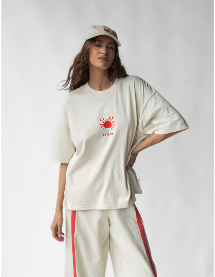 中央部にカニの絵とcrabeと書かれたビッグTシャツ