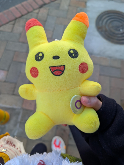 ポケモン風の偽物のぬいぐるみ