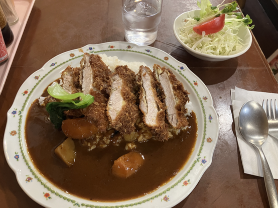カツカレーの写真。
